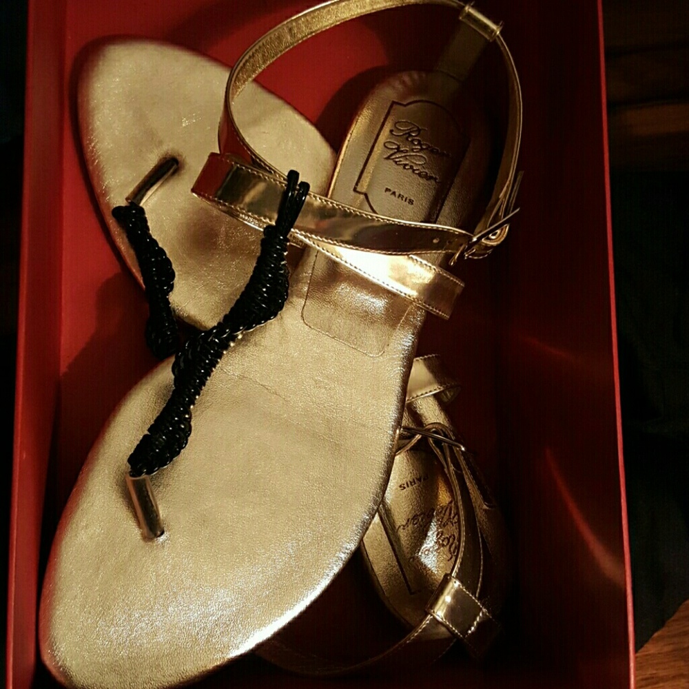 NEW Roger Vivier Gold Black T Strap Sandal 39.5 /9.5